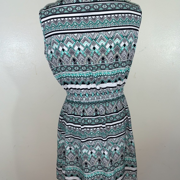 Patterned Dress - Picture 4 of 6